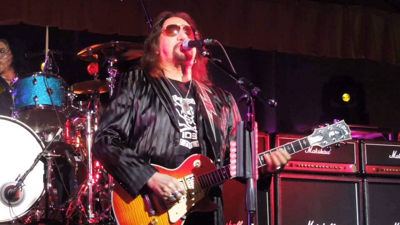 video phone é a continuação de telephone Ace Frehley Poeria Opera House Peoria, IL 7-10-15 part 1