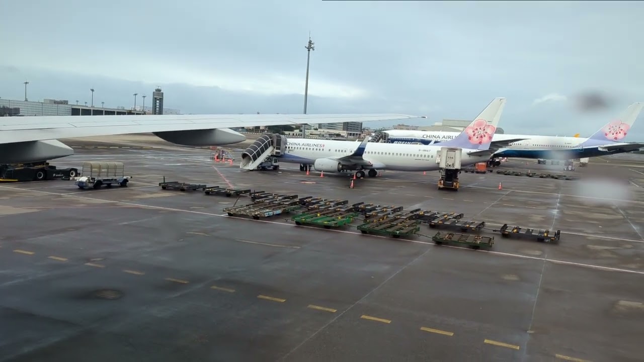 【違うスポットへ移動!?】トーイングカーに引っ張られて違う駐機場へ！キャセイパシフィック CX450 B773 B-HNJ