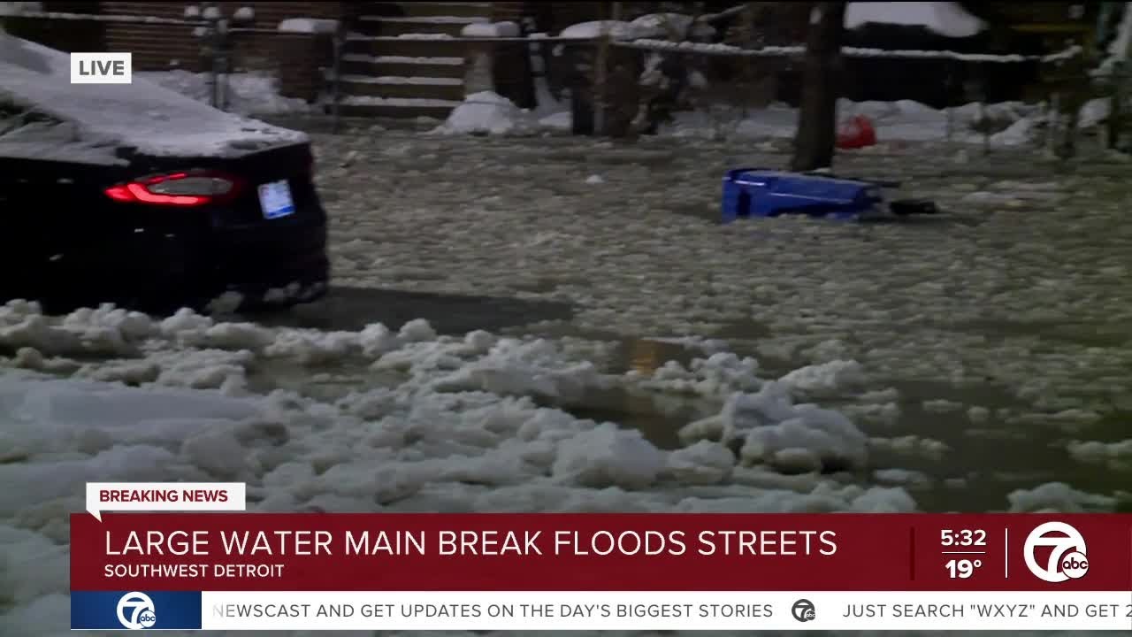 Neighborhood in Southwest Detroit flooded after water main break - YouTube