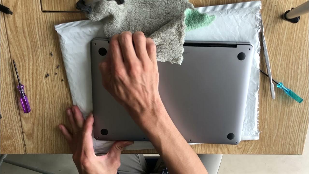 Hướng dẫn vệ sinh Macbook Pro 2017 How to clean Macbook Pro 2017 cà