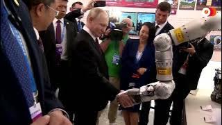 Putin shakes robotic hand at Chinese university | REUTERS