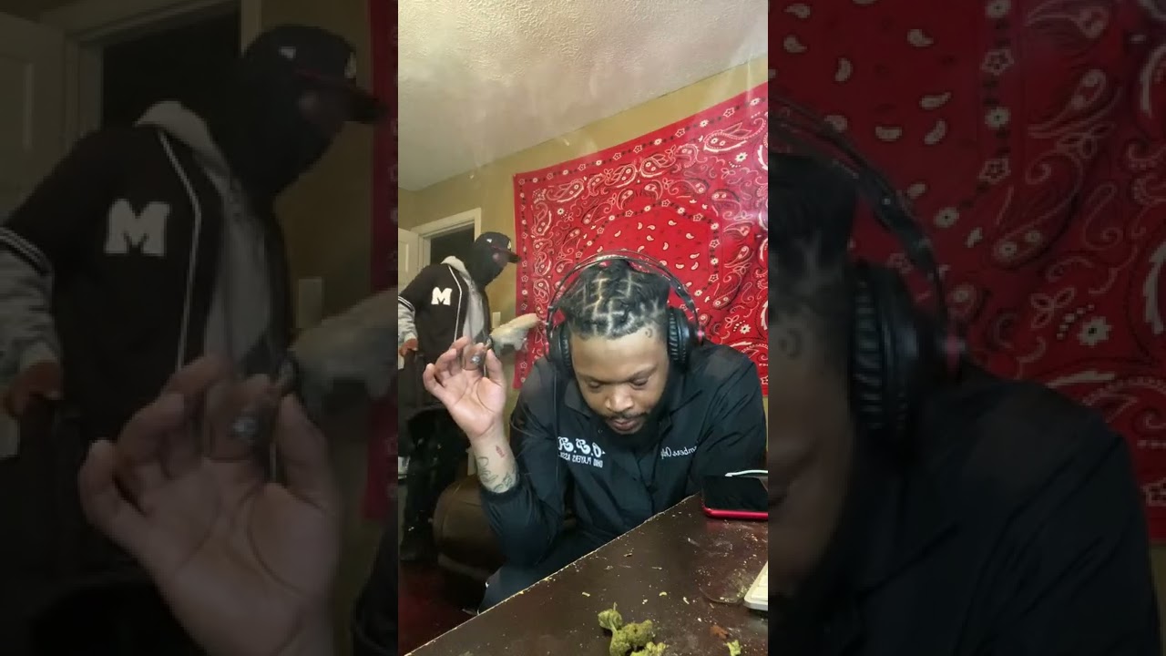 WHEN THE WEED TOO LOUD 😂😂😂