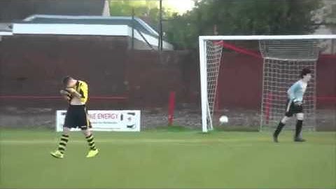 Video Chết cười với màn ăn mừng quá sớm của thủ môn