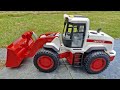 Khám phá chức năng của chiếc xe ô tô đồ chơi xúc lật với góc quay chí tiết