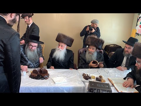 מעמד הכנסת ספר תורה אריינגעגעבן צום בית המדרש דקהל חסידים אין קאסא גראנדא