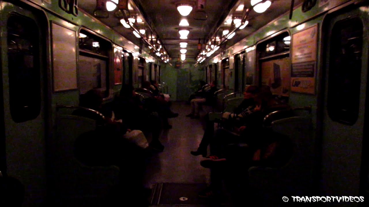 2015.12.24. - Búcsúzni fog Tarcsa Zsuzsa bemondó az M3-as metró szerelvényeiből