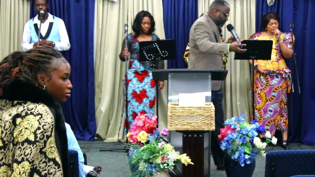 louange avec chorale de L'eglise youtube