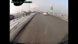 Алматы. Осел на встречке 20150130 1027