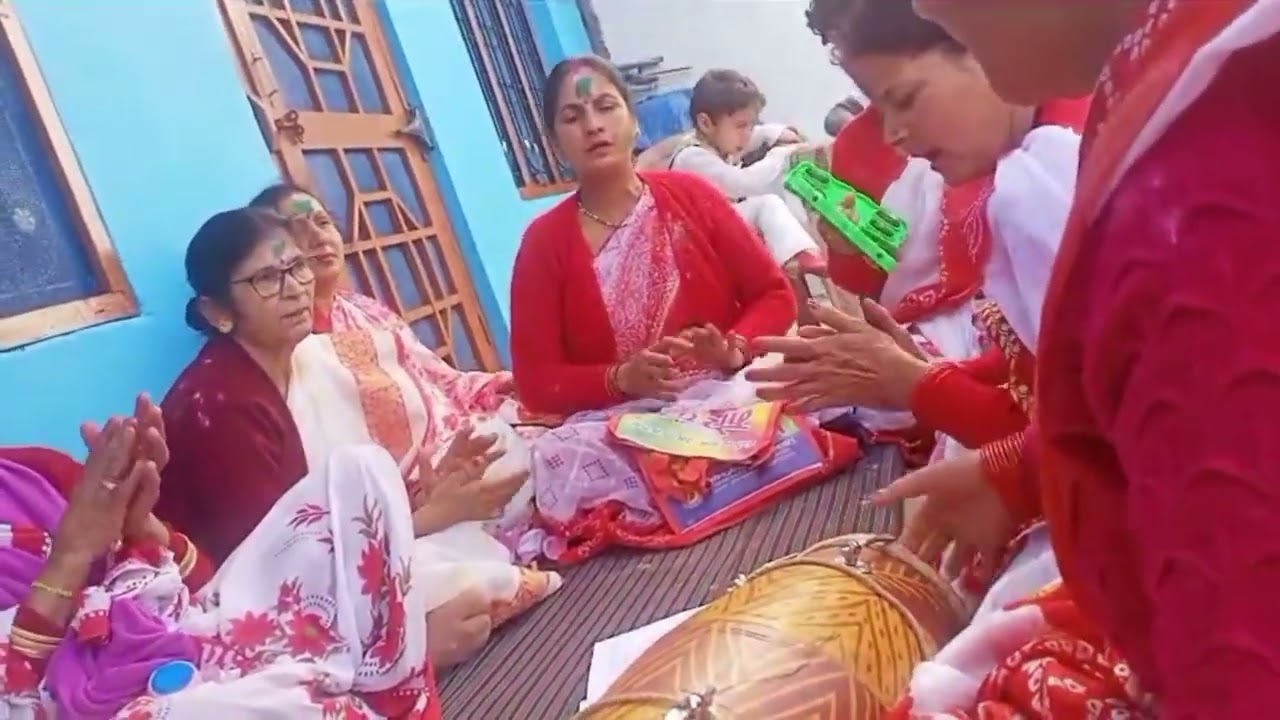 देवभूमि अल्मोड़ा की दिव्य होली 🌸 उठ मिल हु भरत भैया हरी आए | पहाड़ी होली