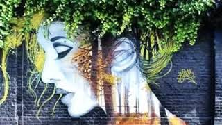 Mural Com Flores E Arte