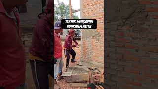 Cara mengayun adukan plester pakai sendok semen #shorts #diy #craft #pertukangan #konstruksi