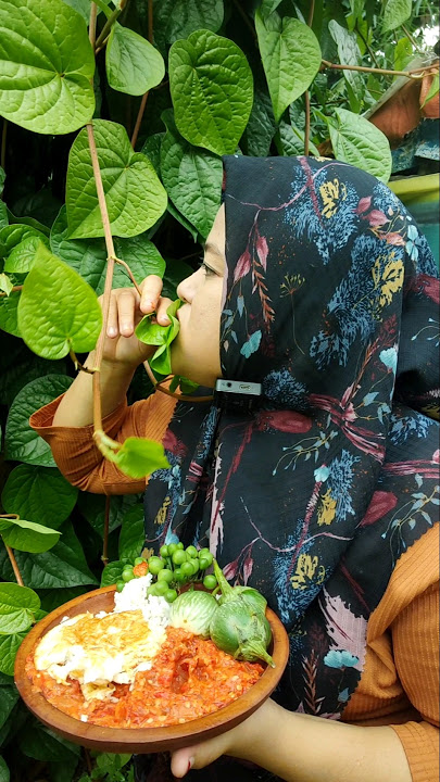 Makan lalap daun sirih #mukbang #lalapanmentahsambalterasi