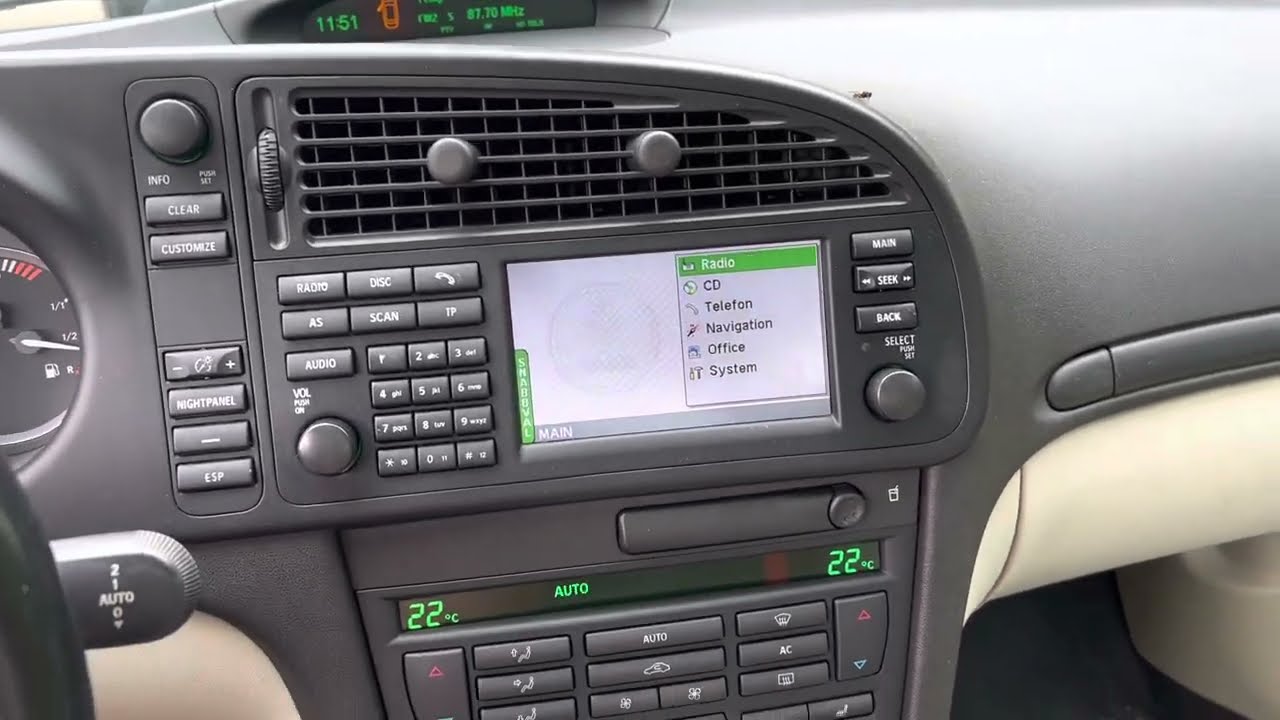 Saab 9-3 Aero 2.0T interior (2004)