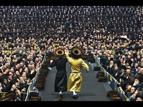 האחים רבי נחמן ורבי אלימלך בידרמן בריקודים בניגון ר דוידל מלעלוב בחתונת בנו של רבי אלימלך בידרמן 