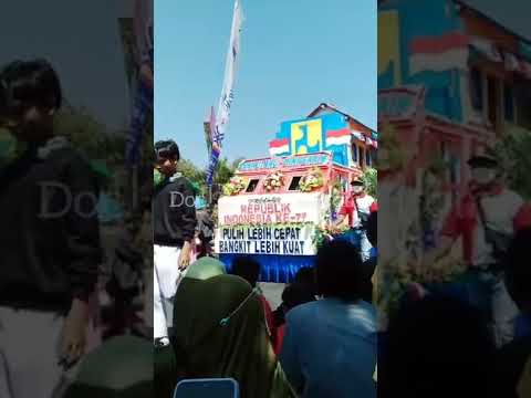 JATENGTIME - Pesulap Merah pukau penonton karnaval hingga Bupati Demak