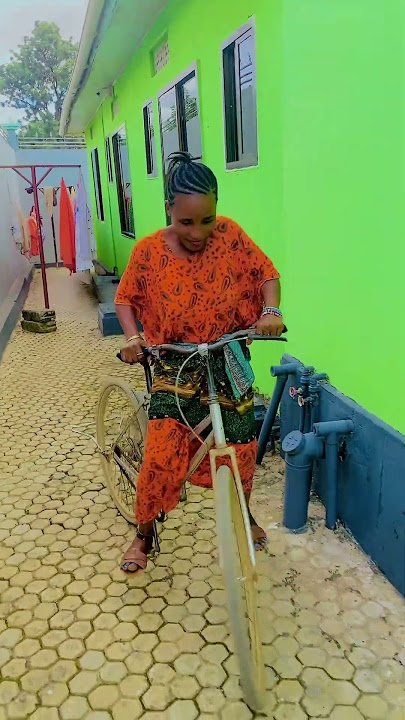 EBITOKE HAJUI KUENDESHA BAISKELI 😂 #ebitoke #comedy #funny