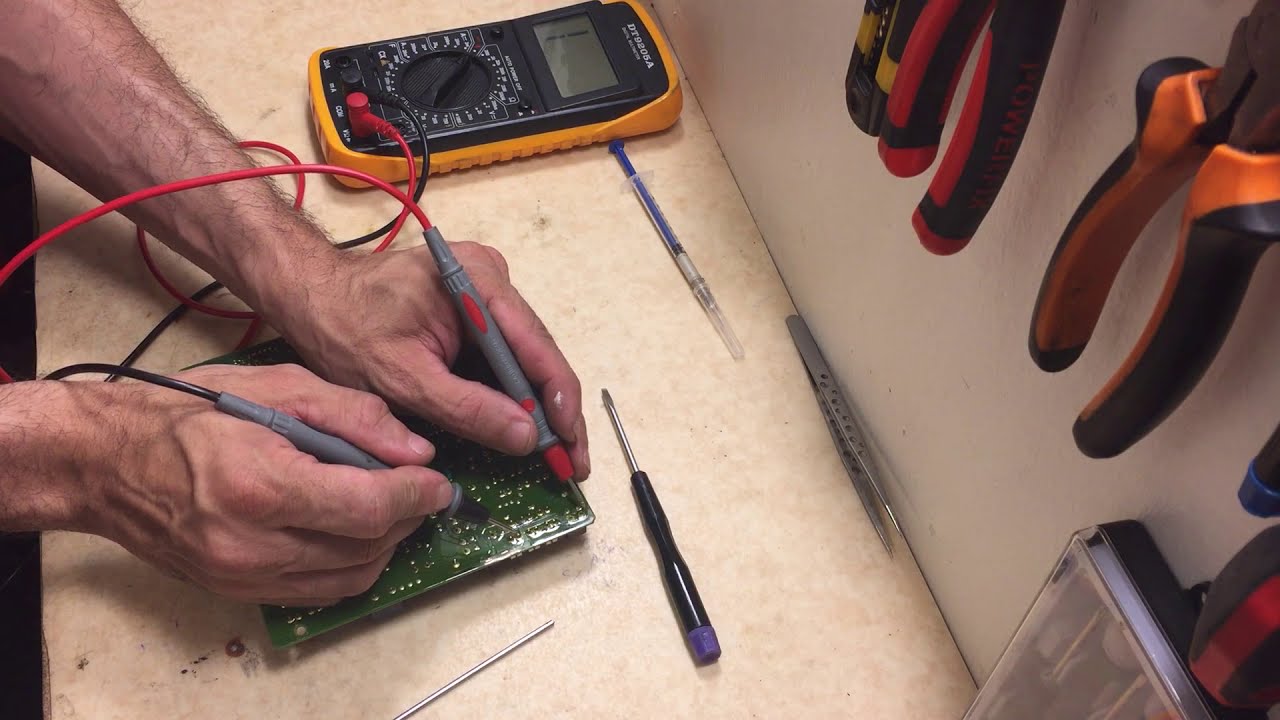 أسهل طريقة لإصلاح لوحات الدوائرالإلكترونيه Réparer un circuit imprimé — free download