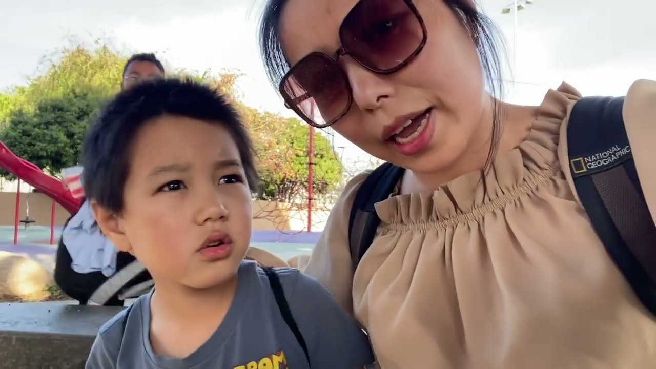 某天老师告知：小子拿别人的水壶，追逐后被咬。我们是怎么教育孩子的？