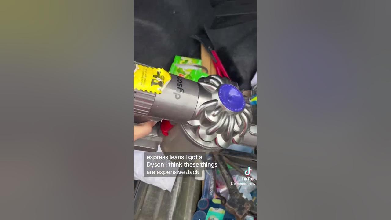 Toyota Avalon Shows Up At Auto Parts City And Has The Worlds Largest CD toyota-avalon-shows-up-at-auto-parts-city-and-has-the-worlds-largest-cd