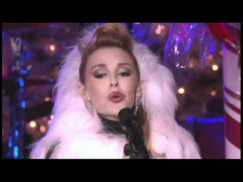 Kylie Minogue - Let It Snow (Christmas in Rockefeller Center 11-30-10)