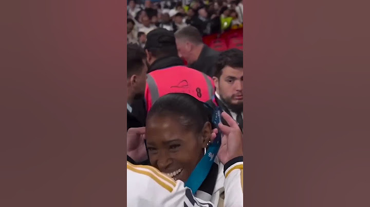 Jude Bellingham gives his UCL winners medal to his mum, Denise 🥺❤️