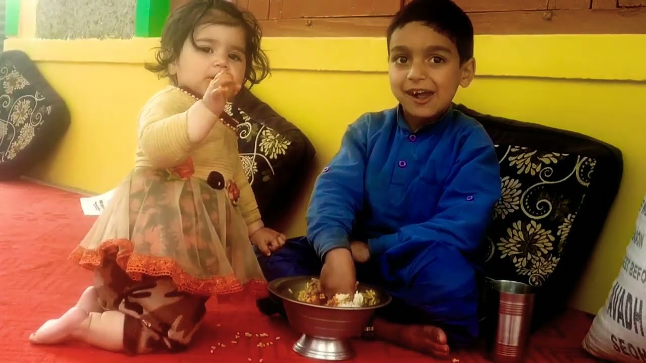 Hiya Eimaan binti Rayees Jamil eating food with Hakeem Luqmaan.