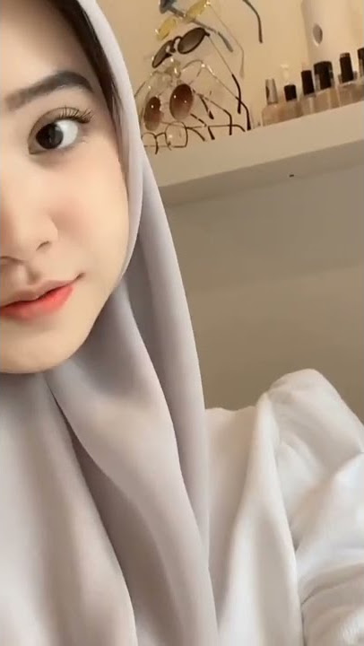 STORY hijab cwe Bening