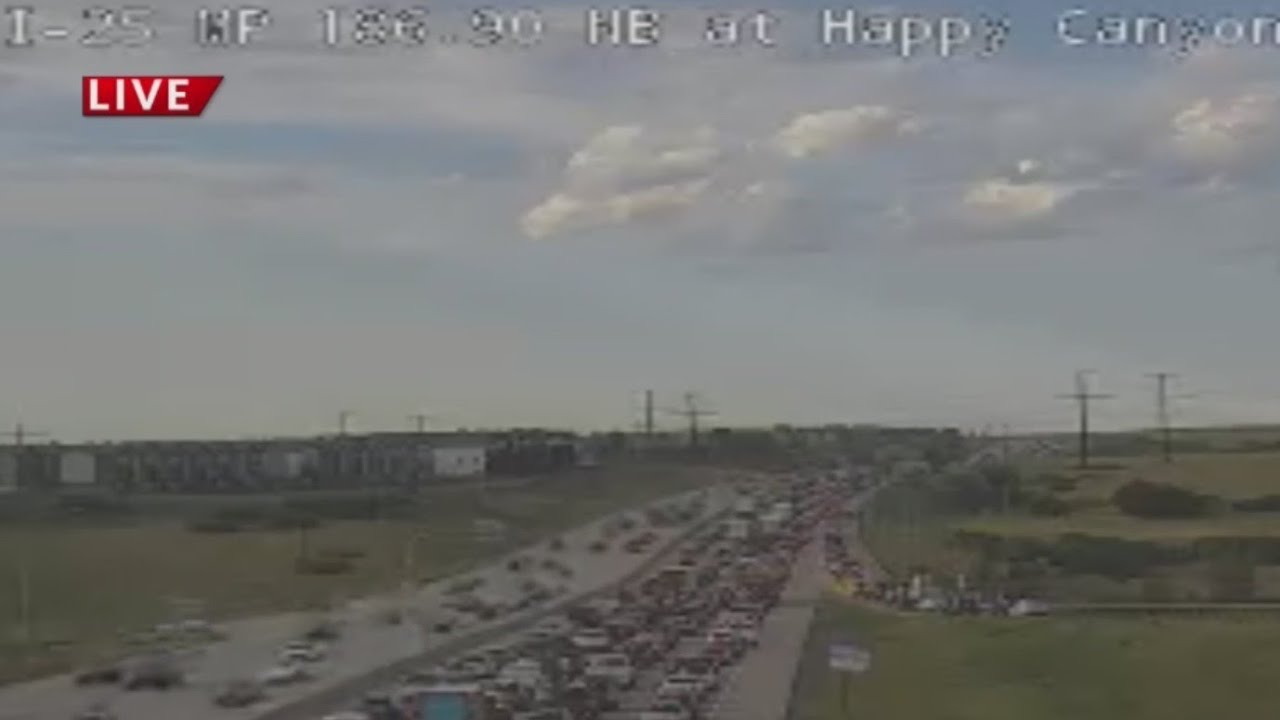 Northbound I-25 closes for vehicle fire - YouTube