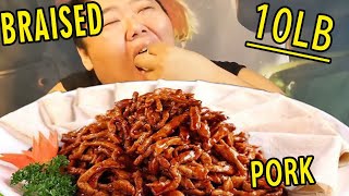 Monkey uses 10 pounds of chicken breast to make ”Beijing Sauce Shredded Pork” and it's addictive
