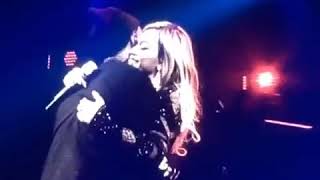 Beyoncé & Jay-Z Kiss & Hug on Stage