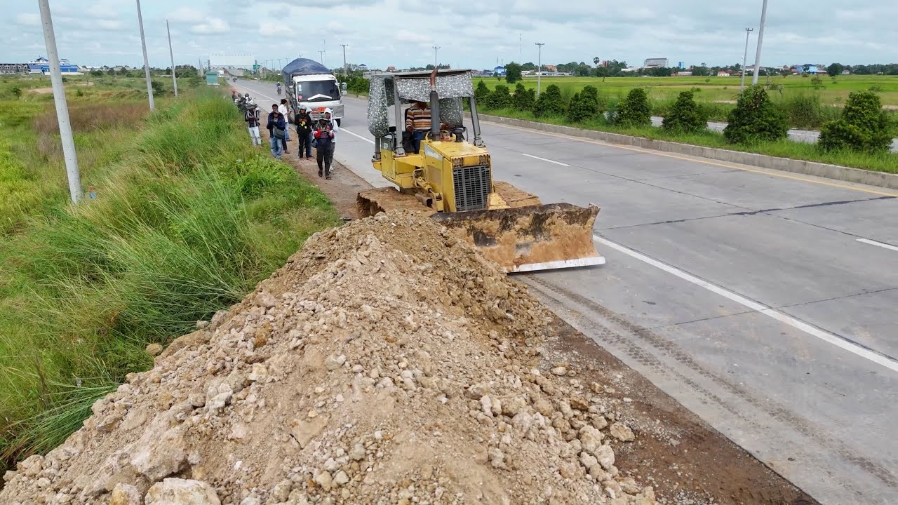 Just New Project!! Use 5Ton Dump Trucks And Dozer D37P Komatsu Process Fill with soil Flooded land.