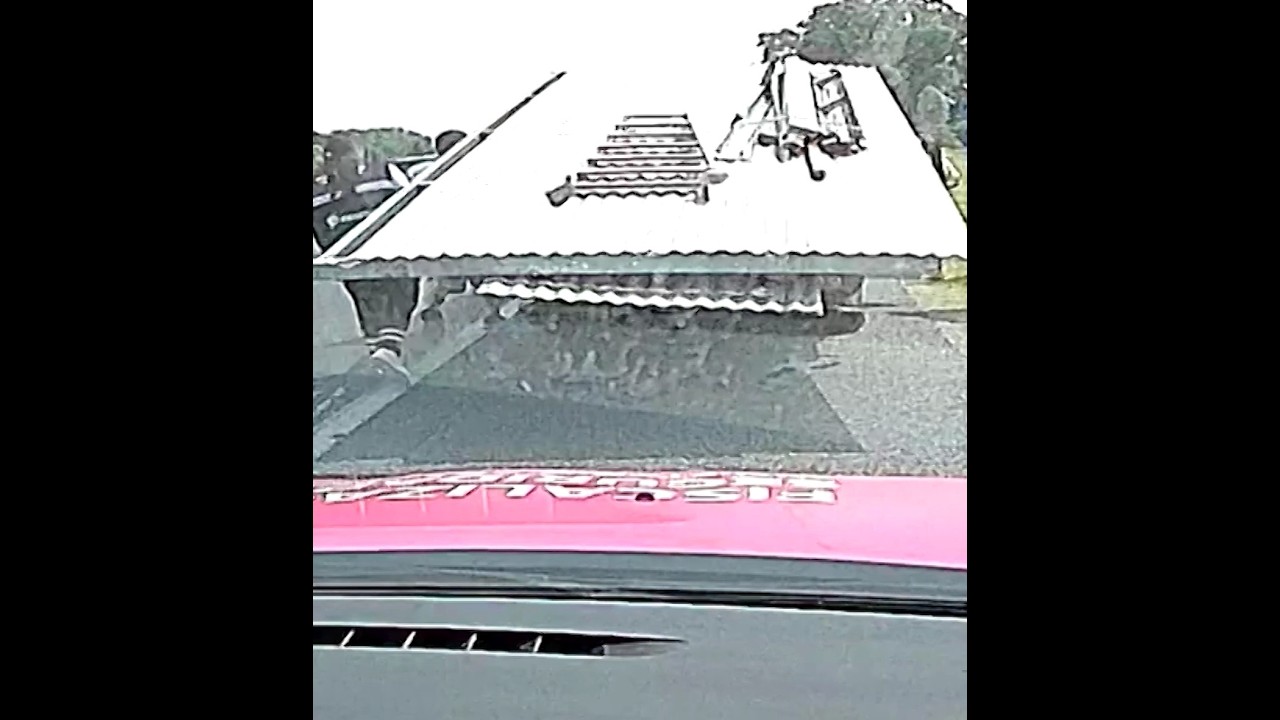 Опасность на трассе № 2: Водителя грузовика остановили за перевозку груза, выступающего за предел...