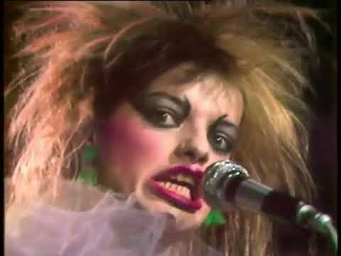 Video: Nina Hagen Nettowaarde: Wiki, Getroud, Familie, Trou, Salaris, Broers en susters