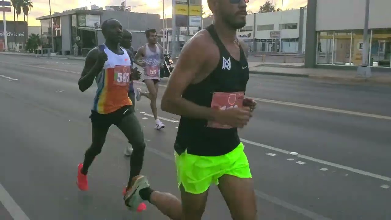 Maratón B.C. 2025 en vivo por Coach Hector Flecha Hernandez.