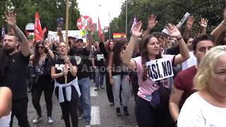 Miles de manifestantes salen a las calles de Madrid para exigir ayuda para los inquilinos