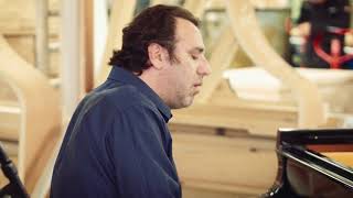 Live from the factory floor – Chilly Gonzales performing "White keys" in Hamburg