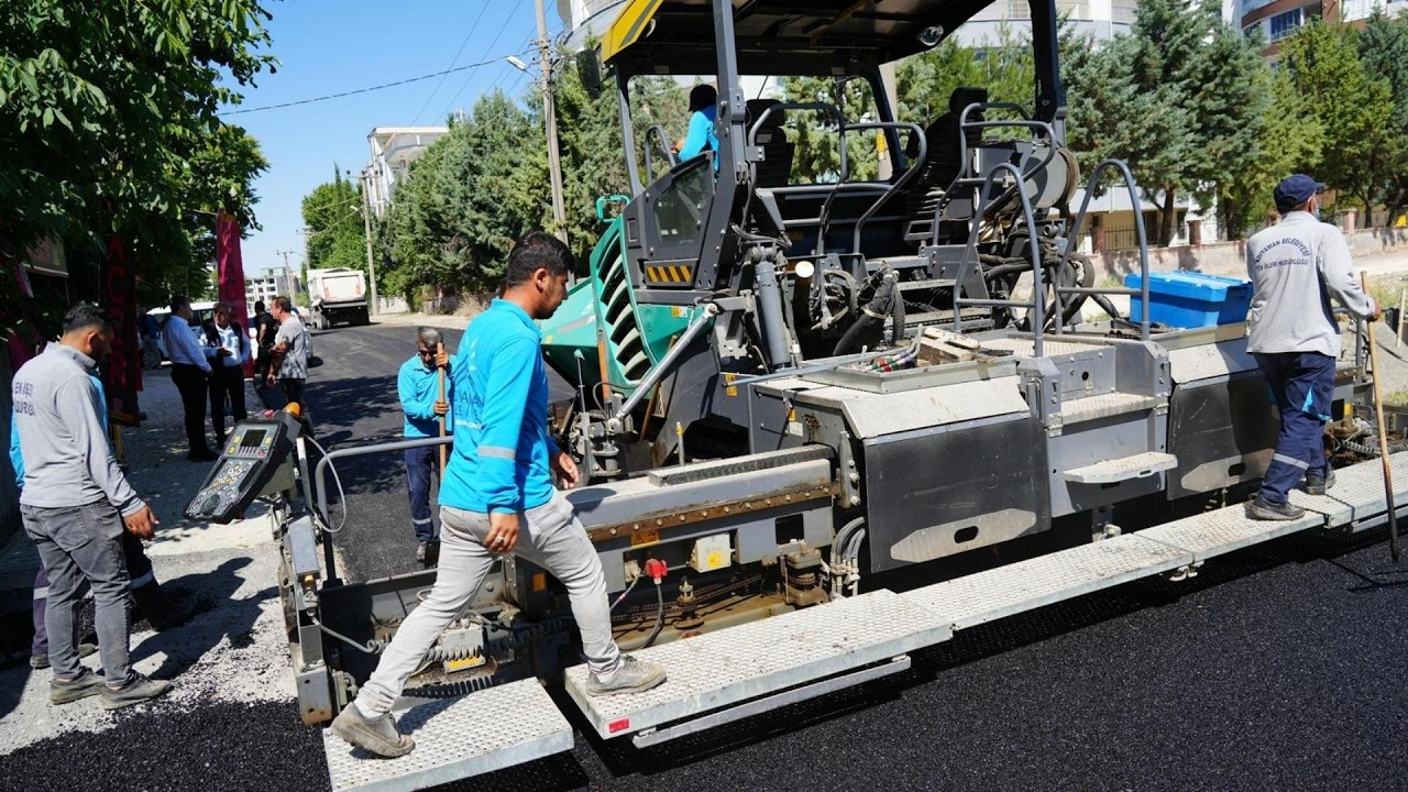 Başkan Tutdere, asfalt çalışmalarını sahada takip etti
