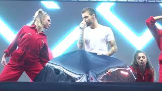 Liam Payne performs DRAG ME DOWN in Sydney