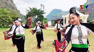 Đội văn nghệ bản Hụm, xã Chiềng Xôm, thành phố Sơn La với điệu múa Thái "Duyên thầm Tây Bắc"