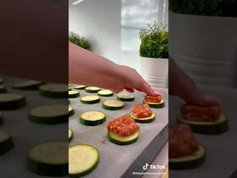Wideo: Jak Zrobić Bułeczki Z Cukinii Z Tuńczykiem I Warzywami