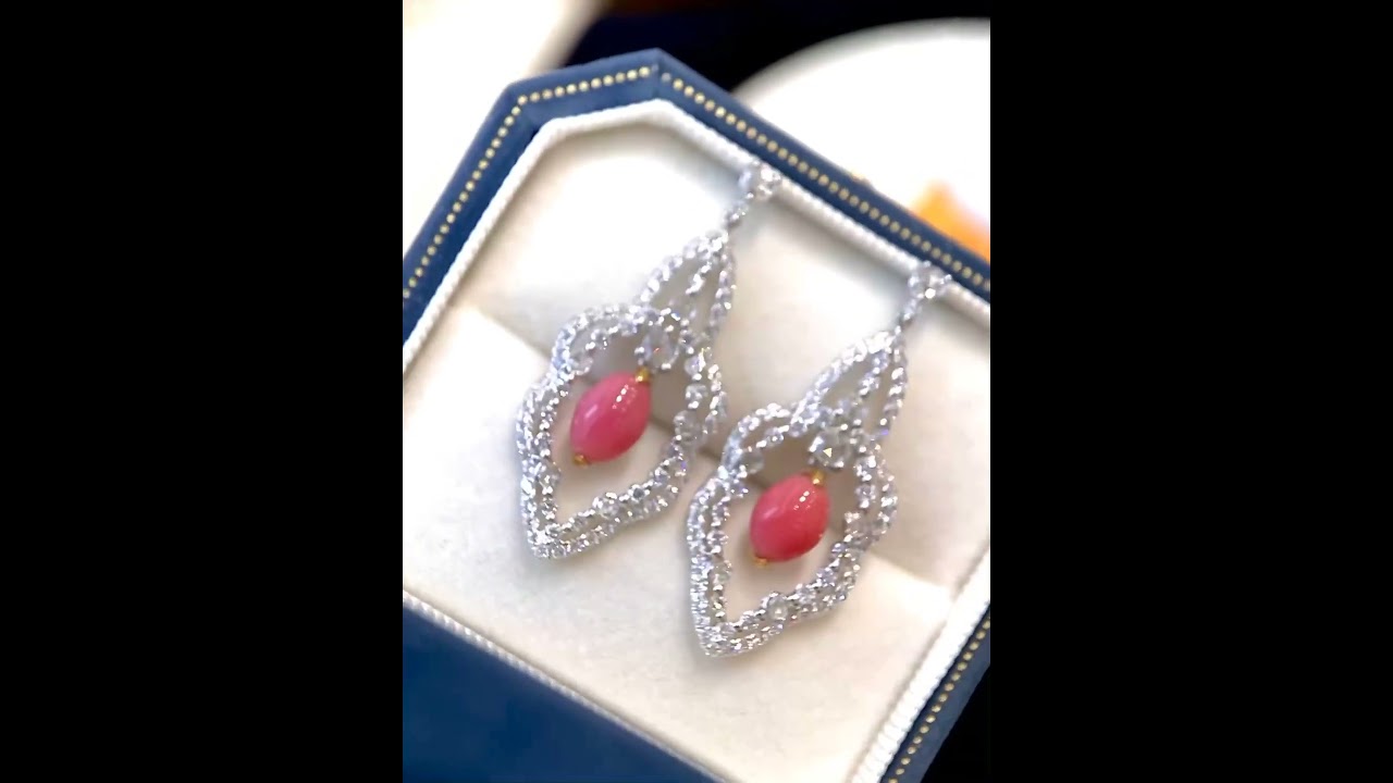 🥰So cute. NATURAL CONCH PEARL & DIAMOND & 18K GOLD EARRINGS. Keep you young forever 🎁✈️