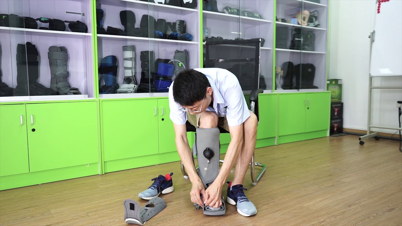 How to put on walking boots - YouTube