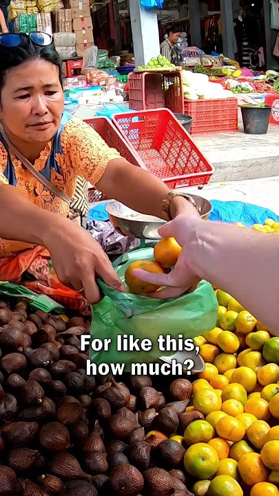 Friendly Market Vendor in Sumatra, Indonesia 🇮🇩