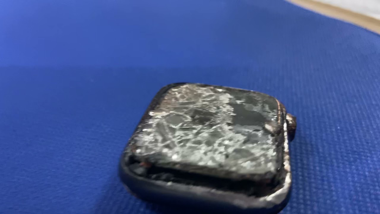 Apple Watch serie 5 44mm totalmente destruído./CELULAR Delivery