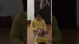 Đa Đa 22M Rặn Ị Thối