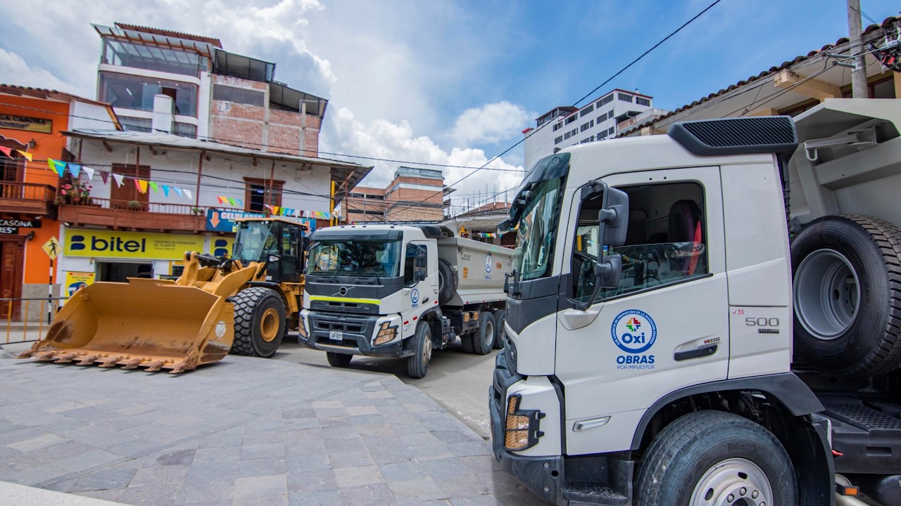 AUTORIDADES DE BAMBAMARCA Y PACCHA RECEPCIONAN MAQUINARIA PARA MEJORAR CARRETERA BAMBAMARCA – PACCHA