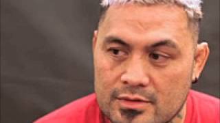 マーク ハント レイ セフォーとケーキでくつろぐ ニュージーランドのオススメ情報