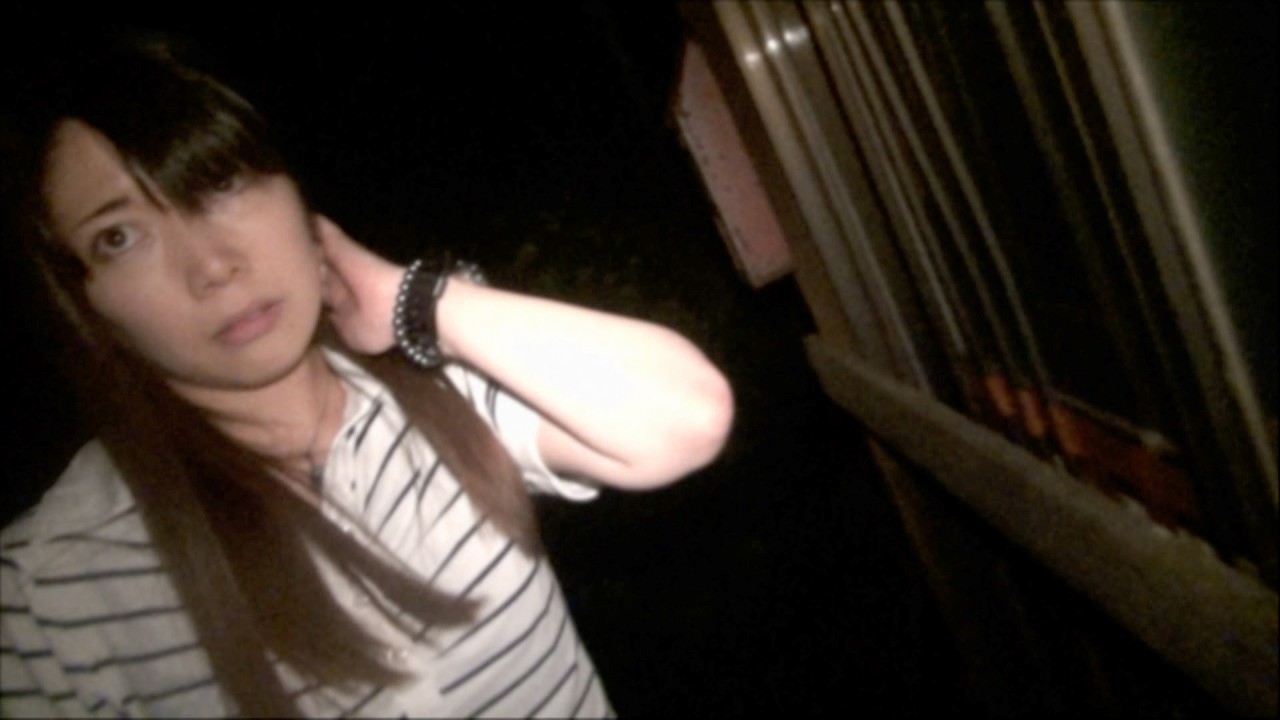 【心霊映像】目を疑った！恋人と訪れた真夜中の廃村。カメラが捉えた