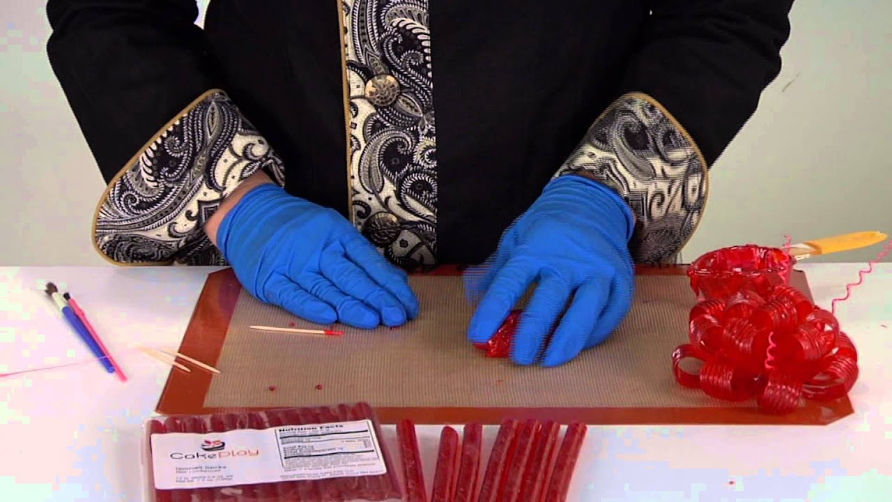 Bows, Curlicues and Loops with CakePlay Isomalt