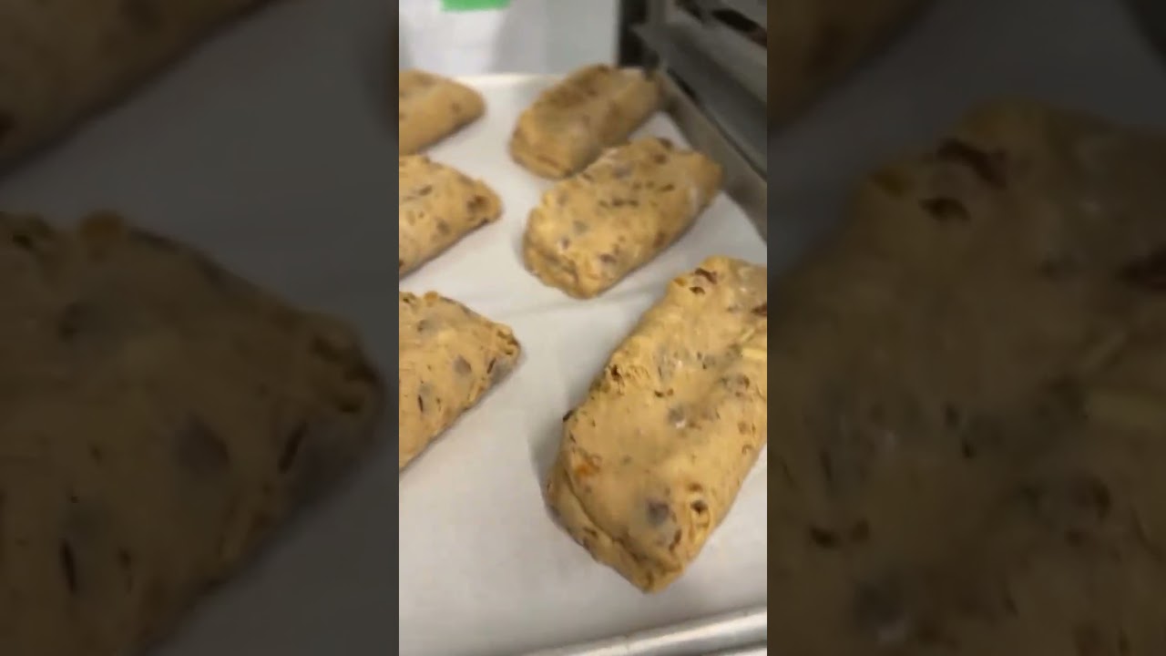 Traditional Christmas Marzipan Stollen!🎄